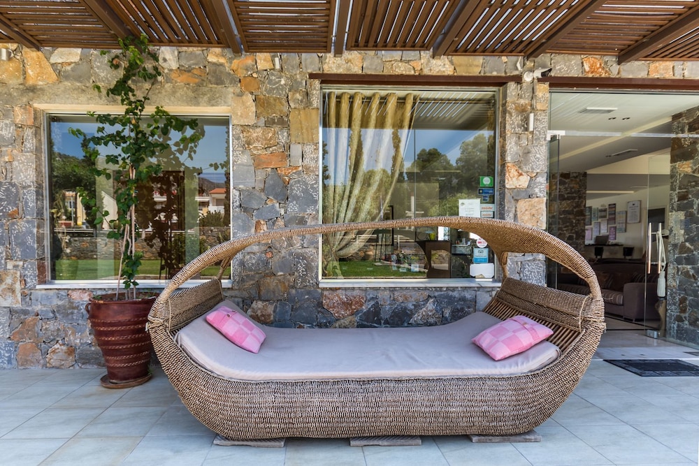 Dias Luxury Studios & Apartments