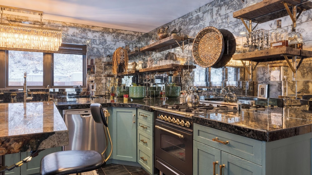 Walk to Park City Mountain Ski Resort & Main St The Safe House by Avantstay