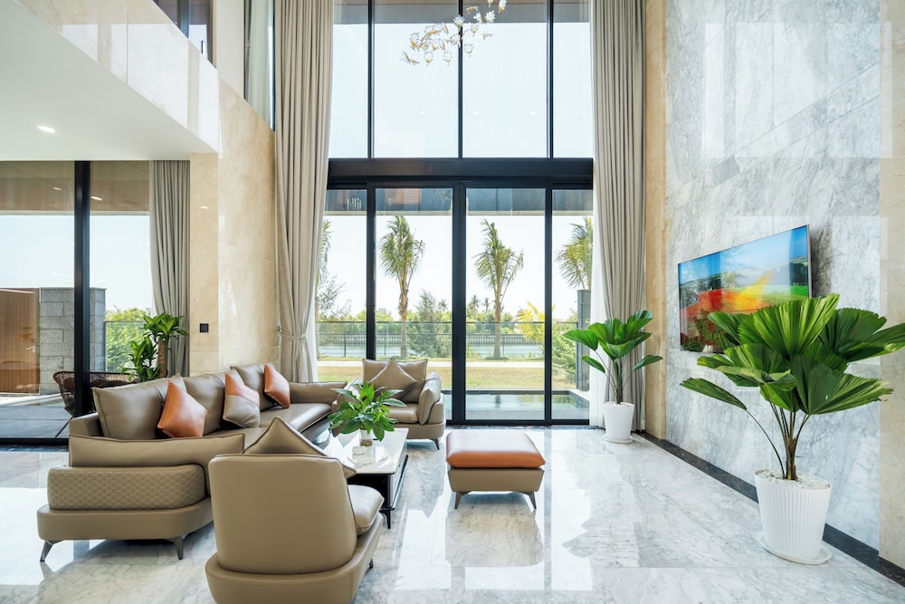 Deluxe Riverfront Pool Villas Danang