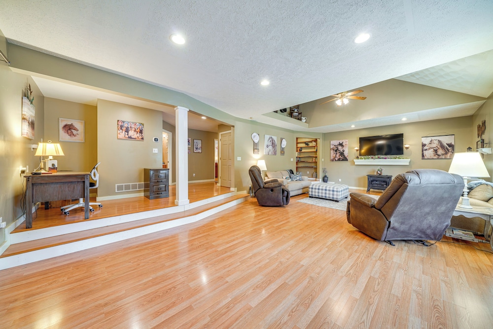 14 Mi to Dtwn Louisville: Holiday Vacation Home!