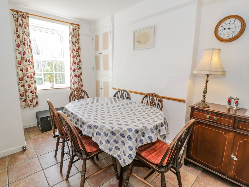 6 Glyn Terrace