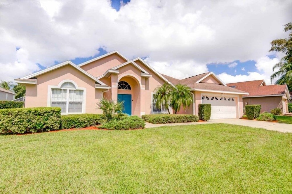 Perfect Family Home Pool & Spa! 4 Bedroom Home by RedAwning view 3