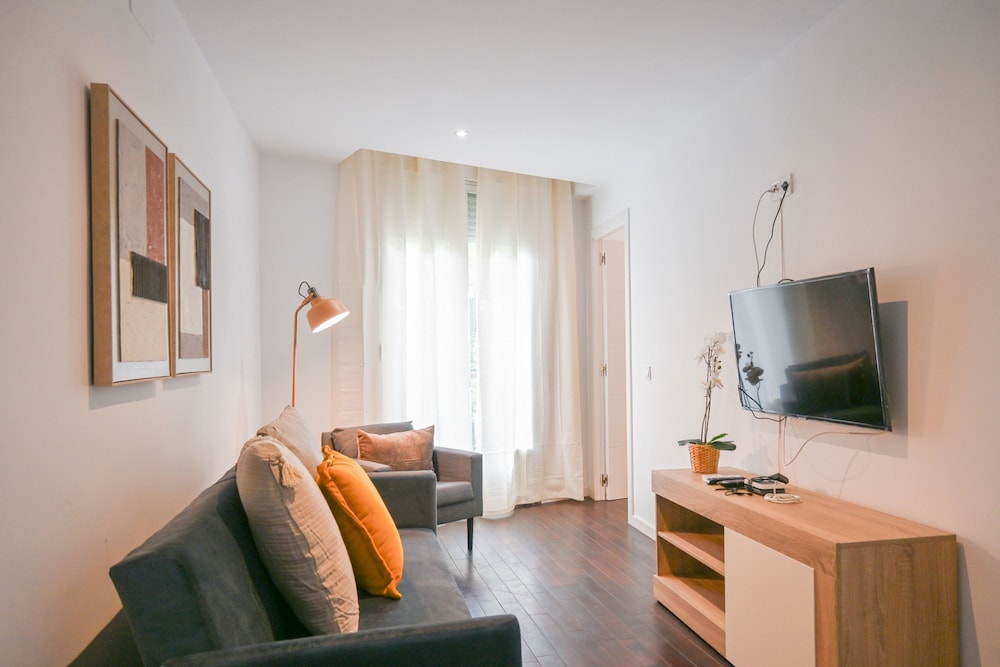 M Sen1692 Amplio Apartamento con Balc n en Calle