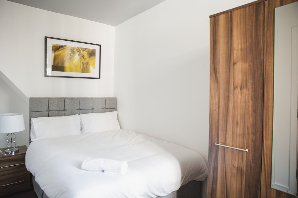 Room in Guest Room - Large Double Room in Leicester view 4