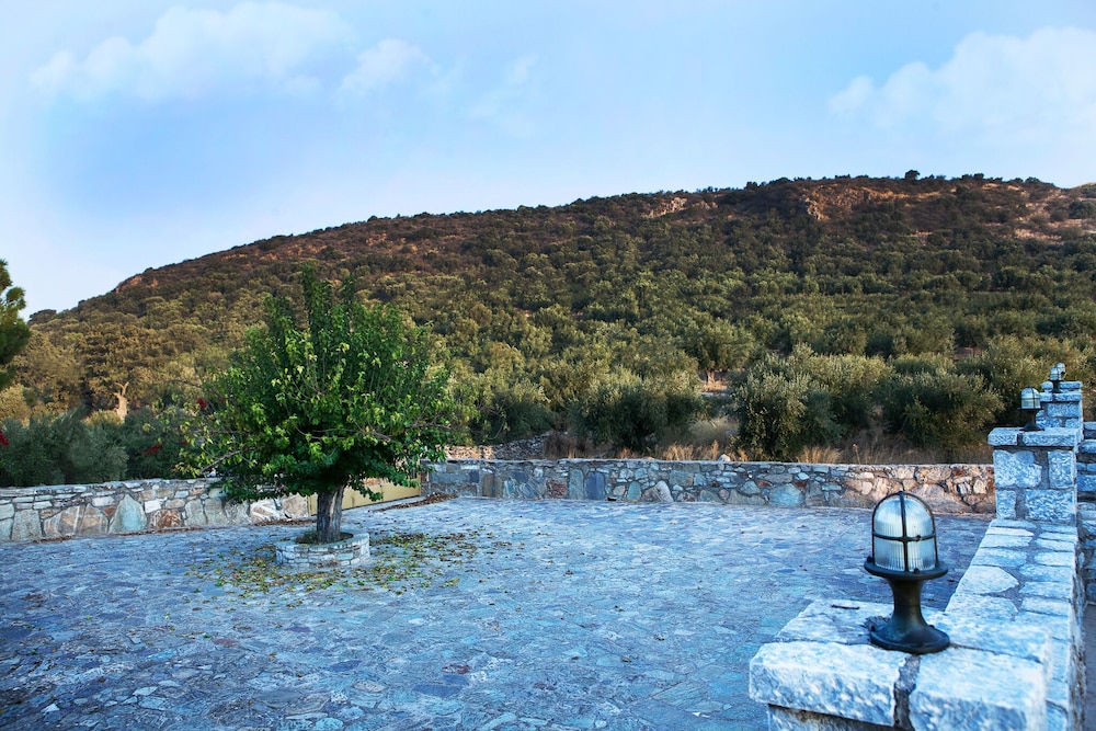 Family Vacation home with Views in Heart of Mani view 5