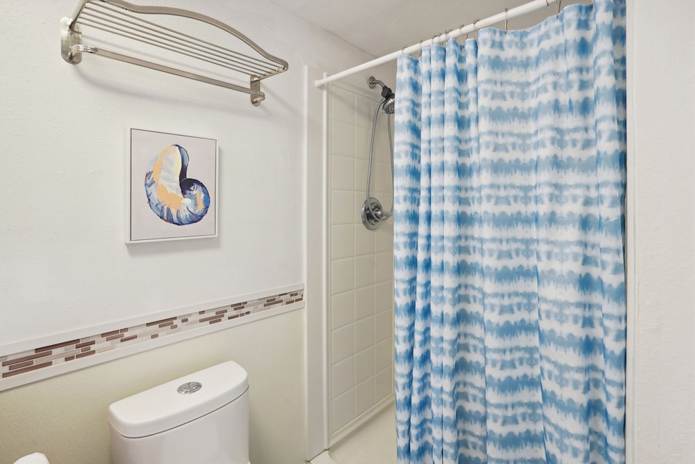 Airy Kailua-kona Condo < 1 Mi to Beach + Town