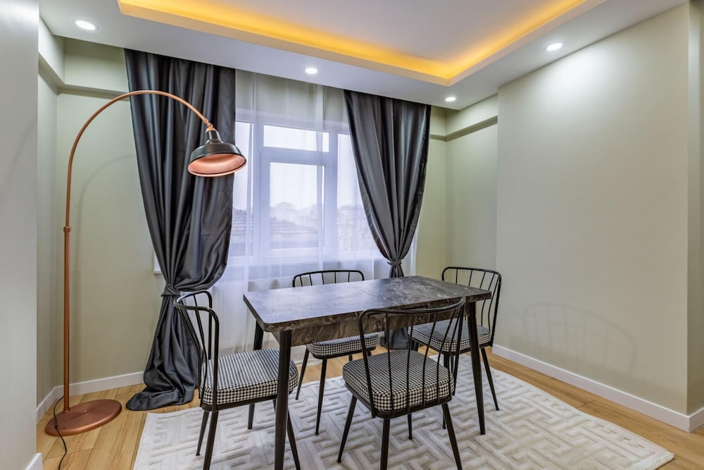 Stylish Flat Near Public Transportation in Maltepe