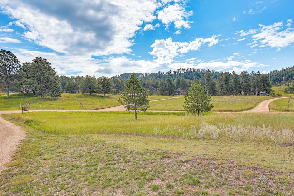 Furnished Deck, Black Hills View: 'lazy U' Retreat