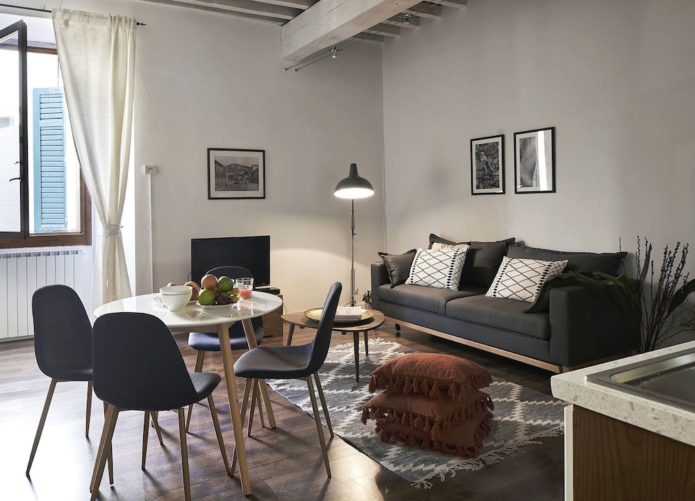 A Few Steps to The Duomo Comfortable 1BD Apt en Florence