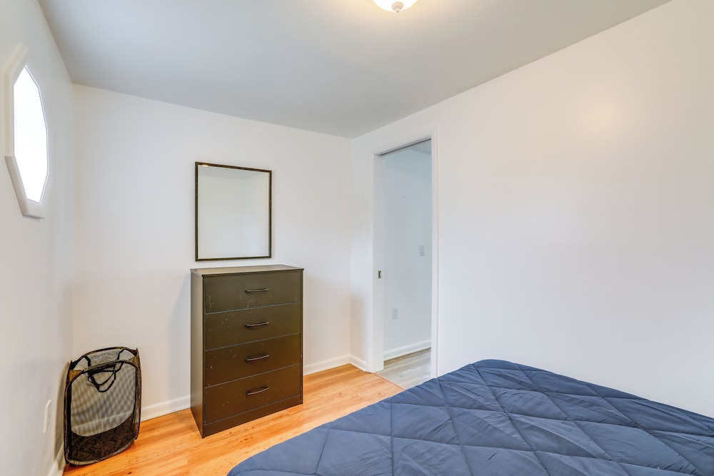 Walk to Bay & Ocean: Pet-friendly Surf City Apt