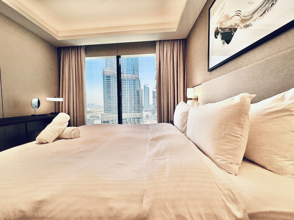 Venduras Skyline 3BR at Address Opera