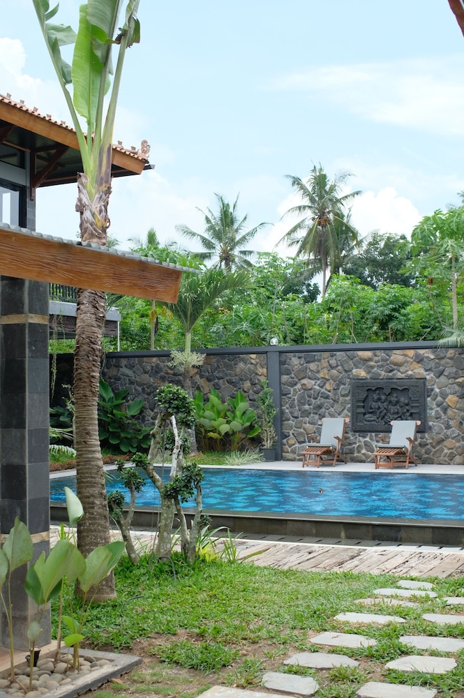 Omnni Villa Borobudur