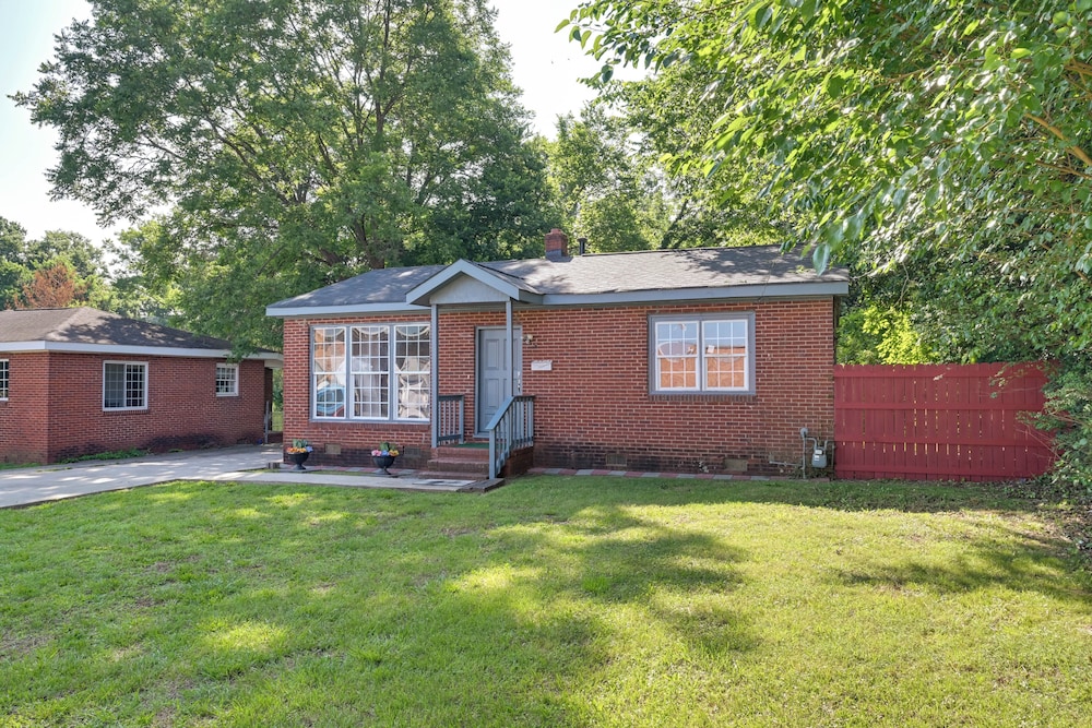 2 Mi to Center City: Charlotte North End Home