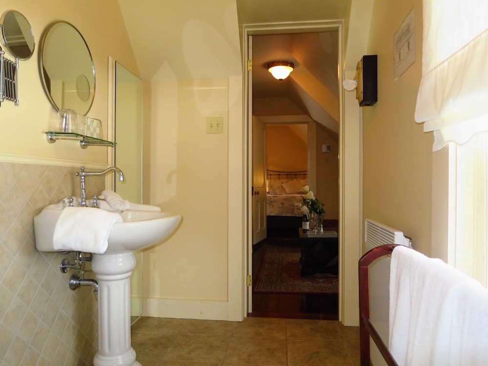 B&B Hillhouse
