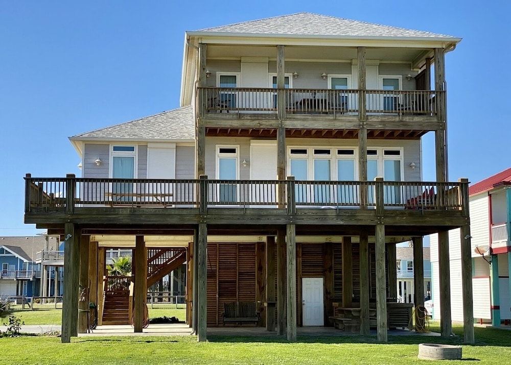 Sea Hag 3 Bedroom Home by RedAwning view 4
