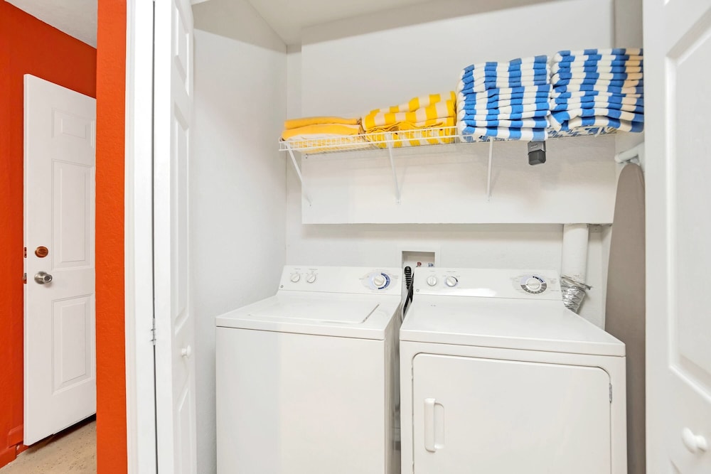 Vibrant Home With Spacious Pool Home and Free Waterpark! #5wh723 - Image 2