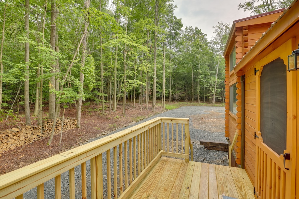 Scenic Deck & Grill: Middlebury Center Retreat! view 5