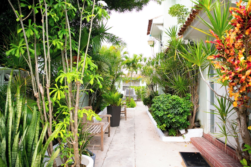 Numero Uno Beach Apartments