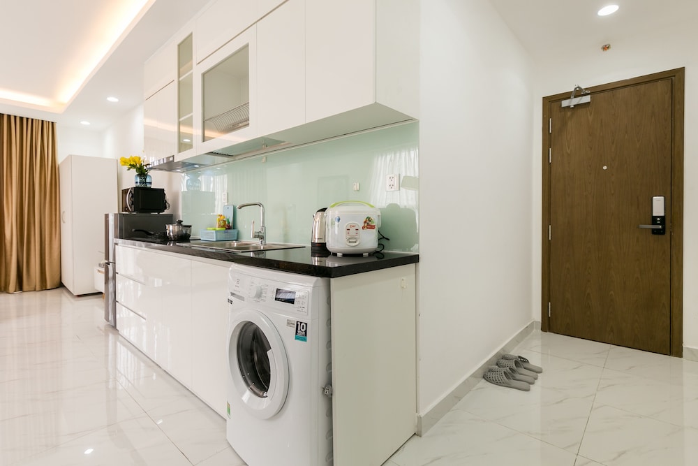 Jennifer House - Millenium Apartment