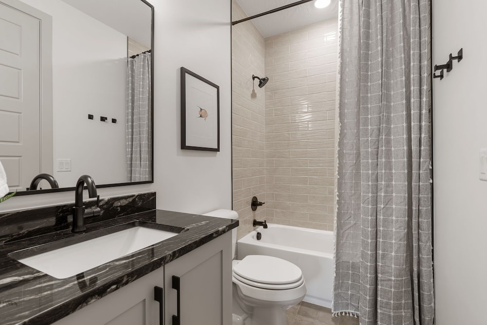 The Fish Bowl 6 Bedroom Townhouse