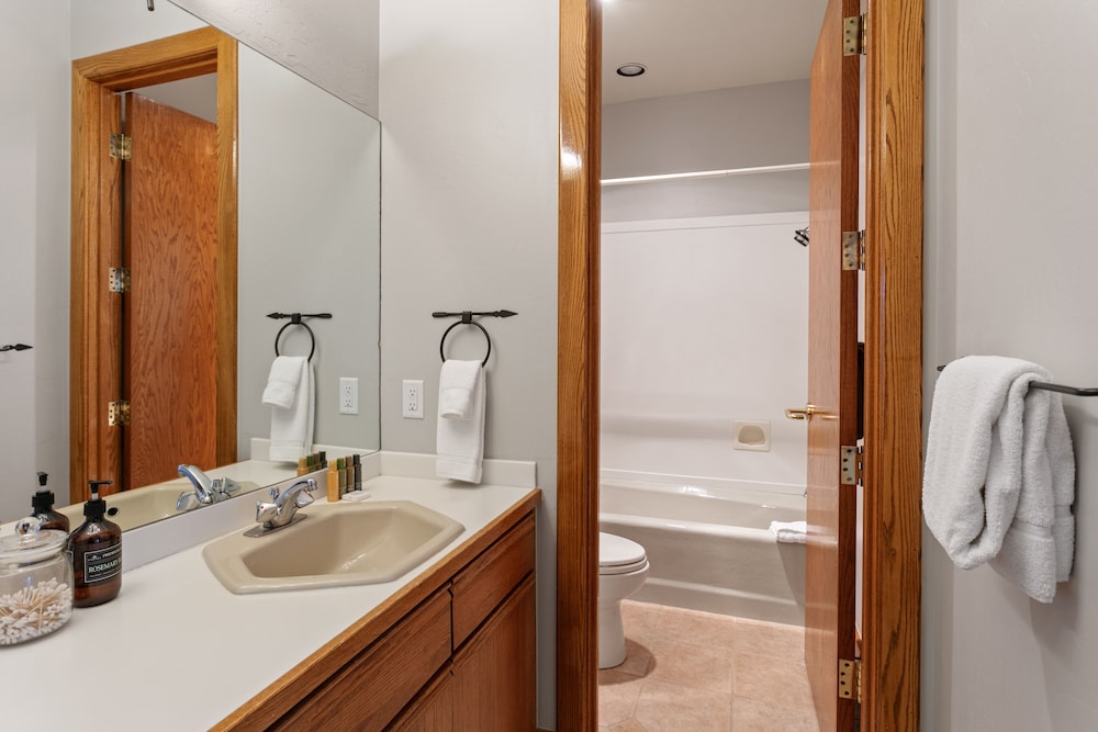 1207 - Four Bedroom with Spa Pinnacle 4 Condo