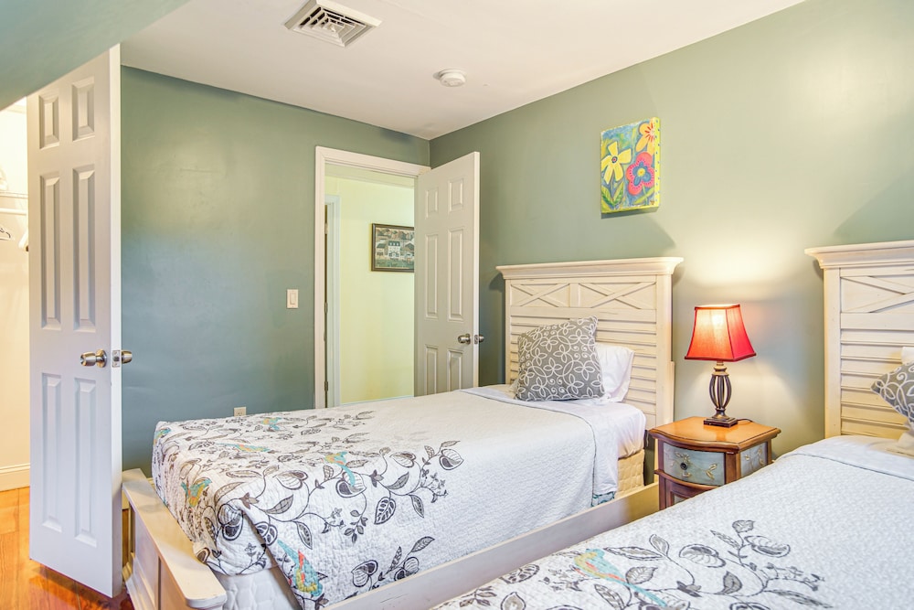 < Half-mi to Shore: Harwich Port Beach House