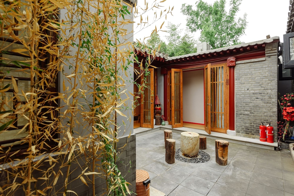 ISVARA Culture Homestay Suites