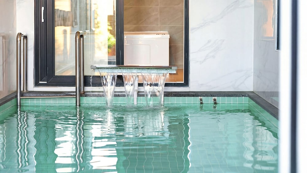Taean Holy Dog Pool Villa