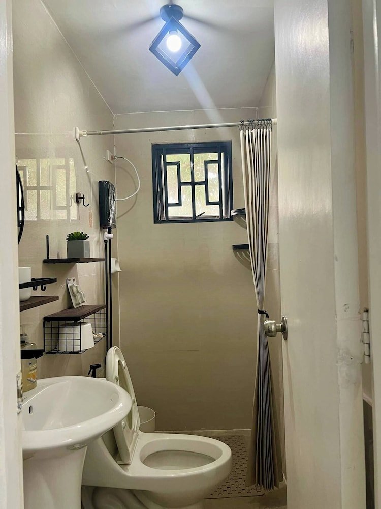Cozy Holiday Home in San Pablo City for Groups of 8-10