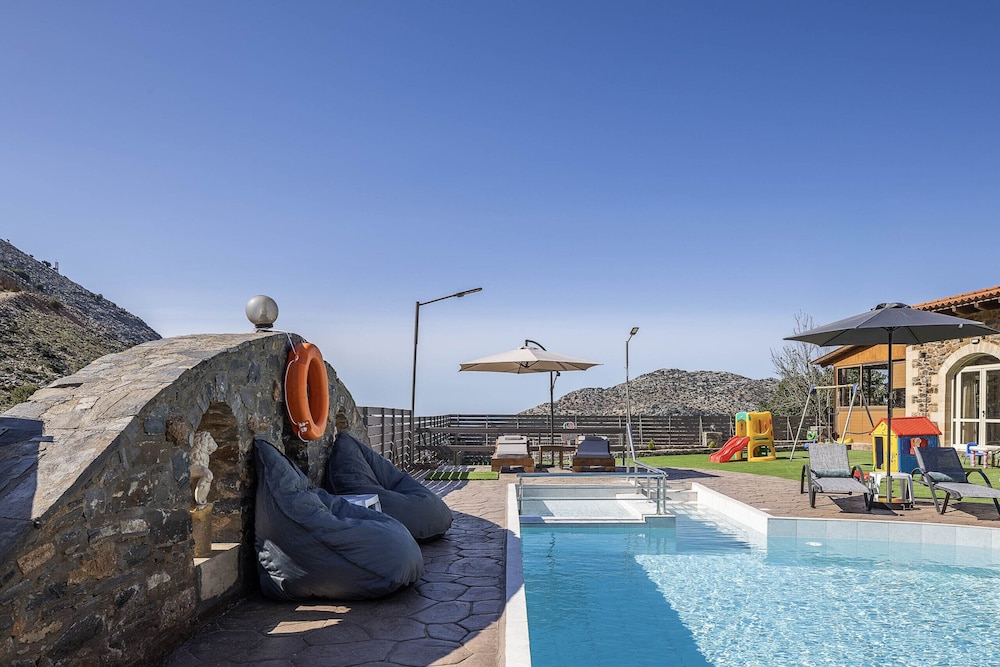 Villa Pasiphae - With Private Heated Pool
