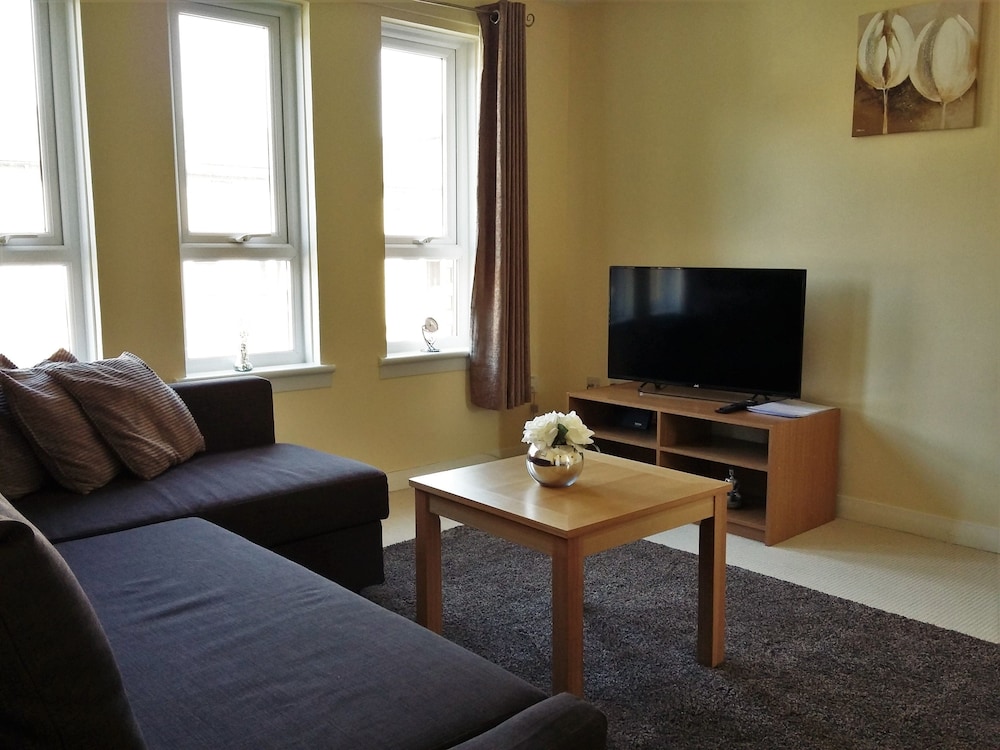 Modern 2 Bedroom Glasgow Apartment