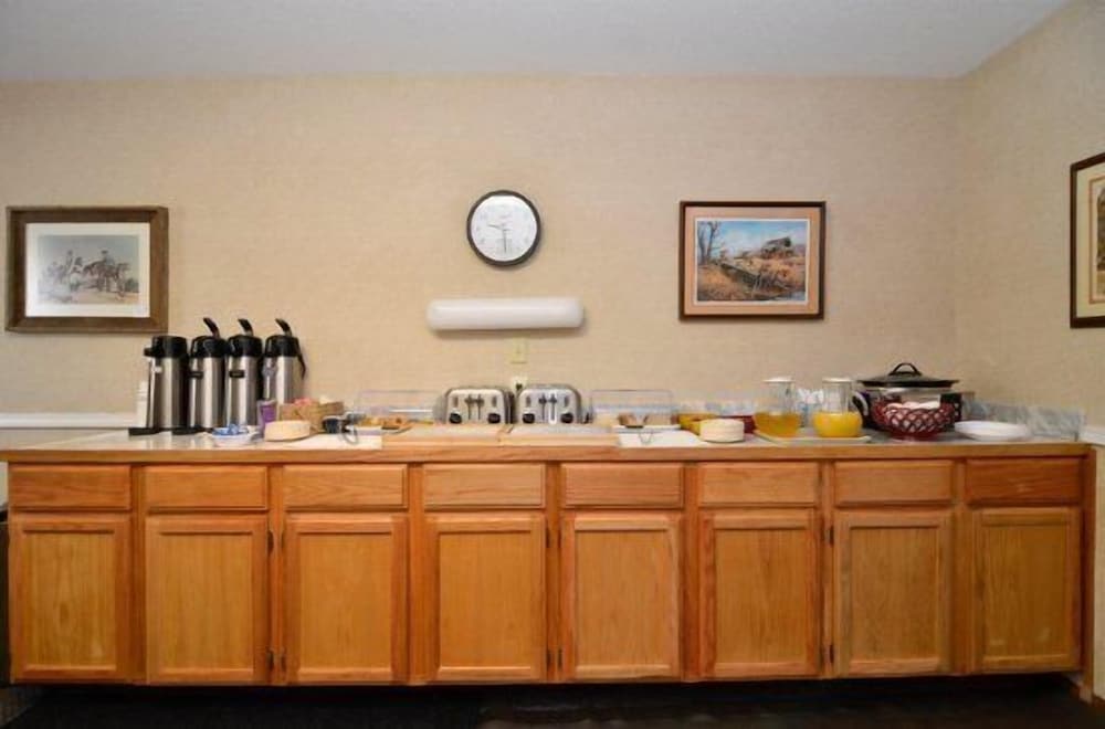 UBar Inn & Suites