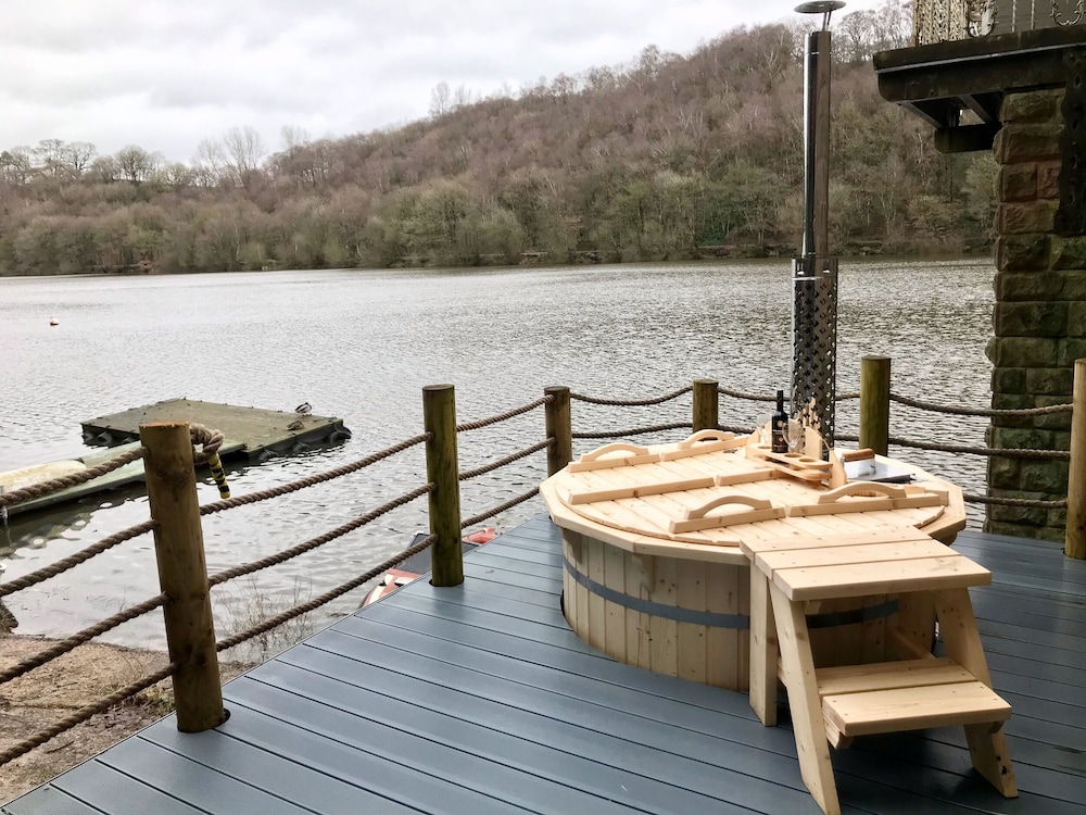Horton Lodge Boathouse