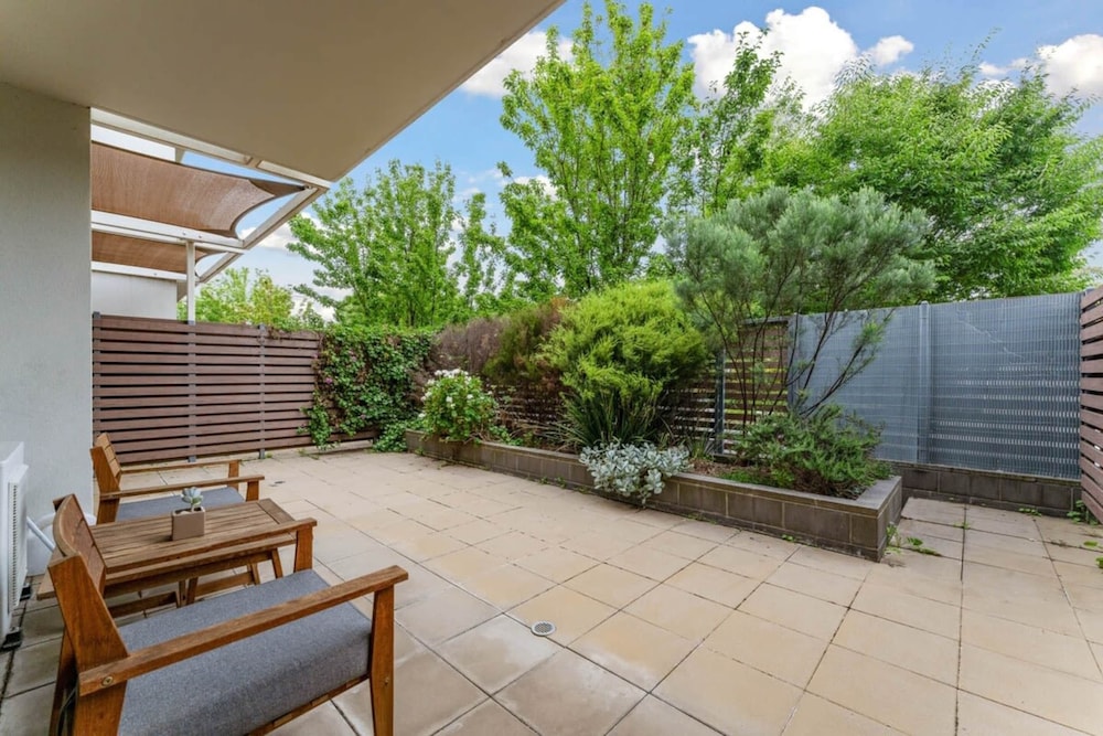 Tranquil 1-bed Apartment With Courtyard, Pool, BBQ