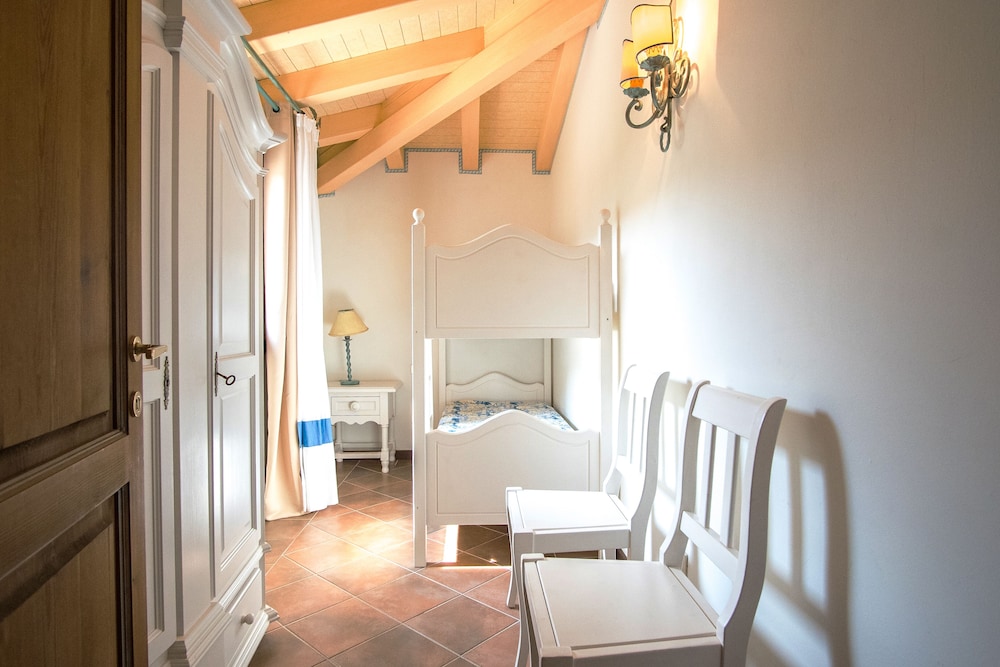 Beautiful Giardino Degli Oleandri 2 Bedroom Apt Sleeps 6 Plus a Child-childs bed view 4