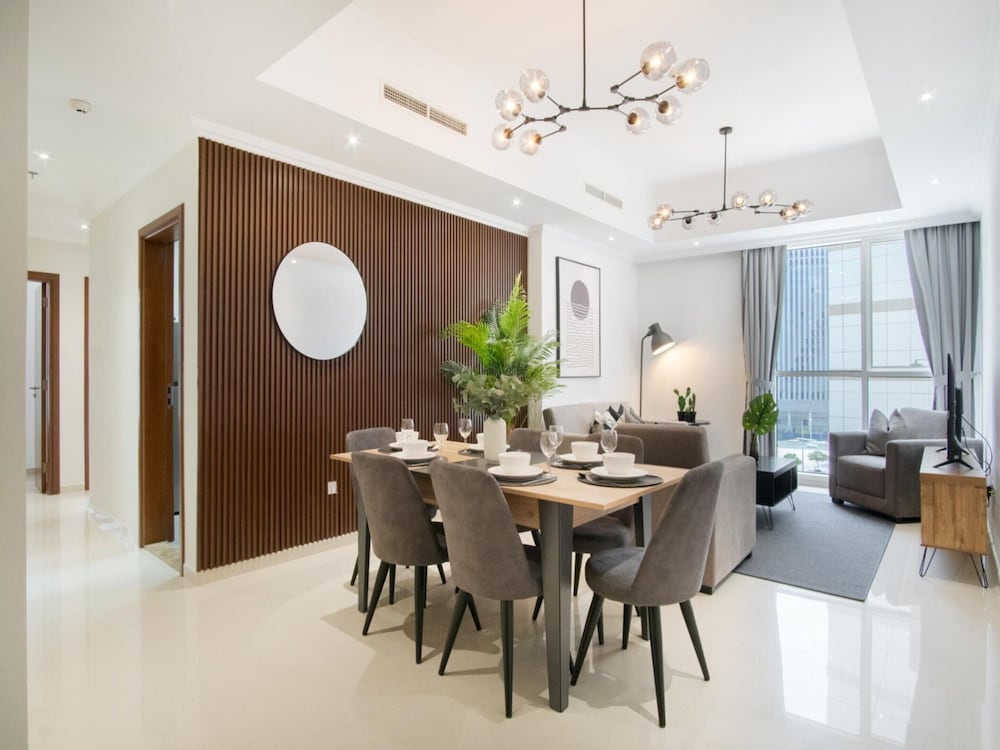 Luxe Apartments Near Dubai Mall, Burj Khalifa - Pool, Gym, & Parking