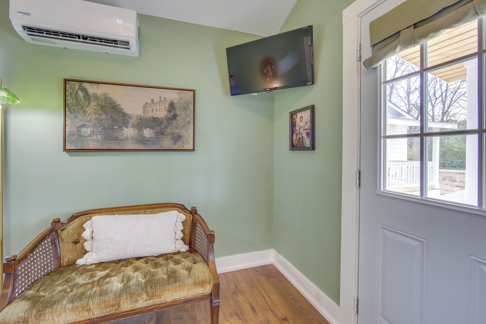 Walk to Museums: Art Deco Cottage in Jefferson