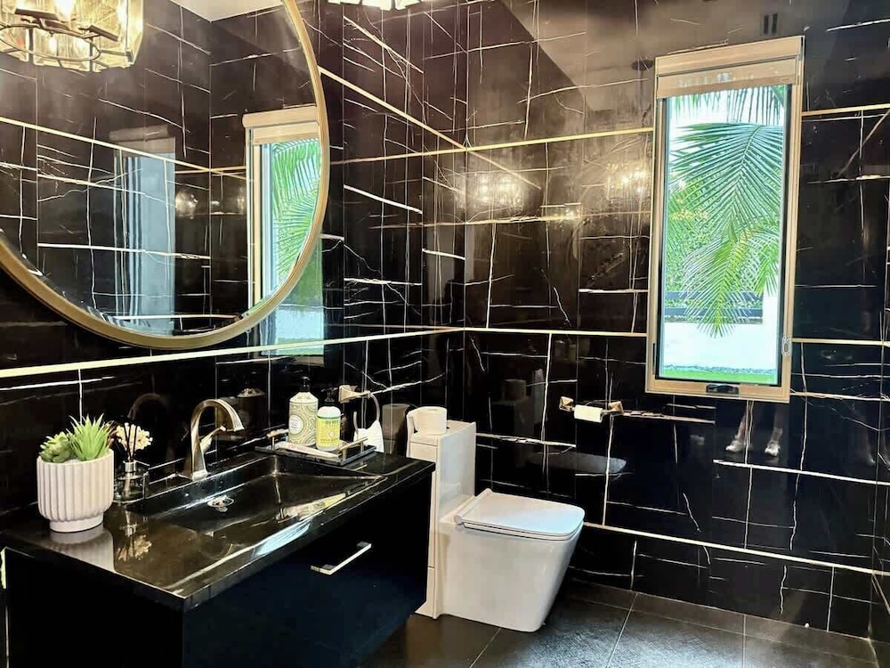@ Marbella Lane - Enchanted Garden & Pool Hideaway