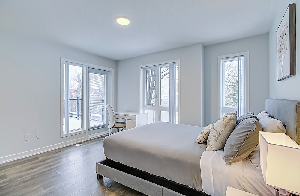 Modern 3BR Retreat Near Yorkdale Mall