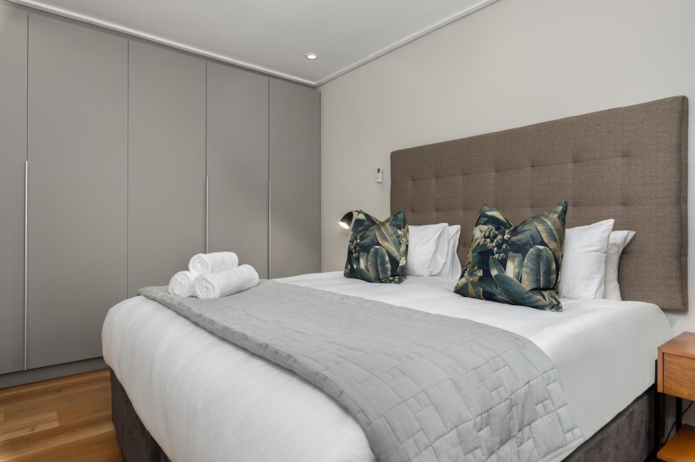 Central Minimalist 1bed by the Ocean The Bantry
