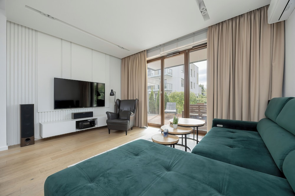 Family 3-bedroom Apartment by Renters view 4