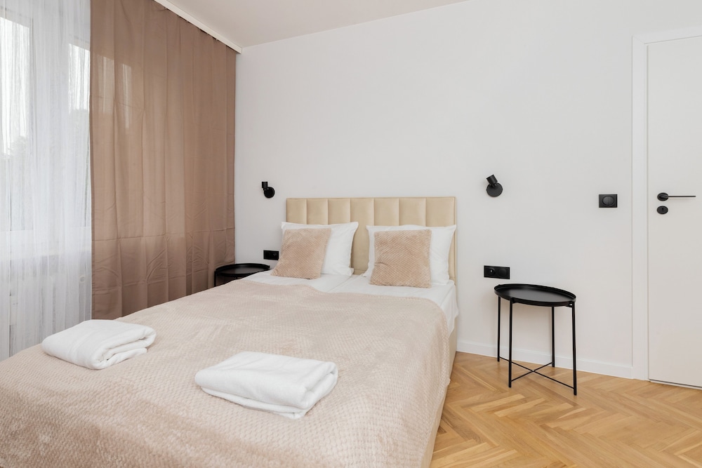 Nature & Bright Apartment by Renters view 4