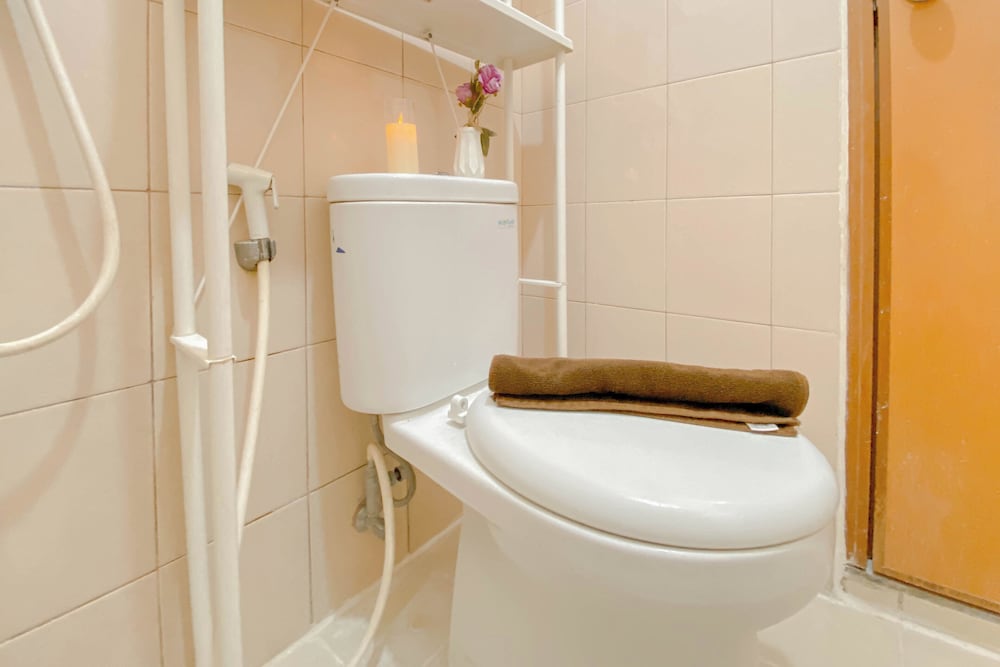 Homey And Good Place Studio At Tifolia Apartment