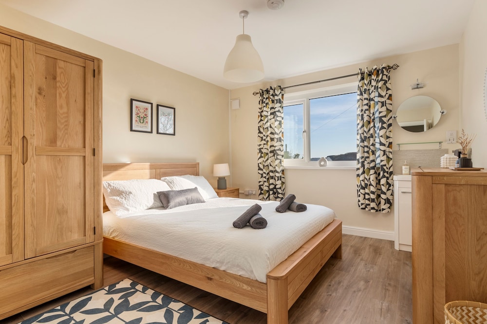 Gorse Cottage - Sea Views Village Centre