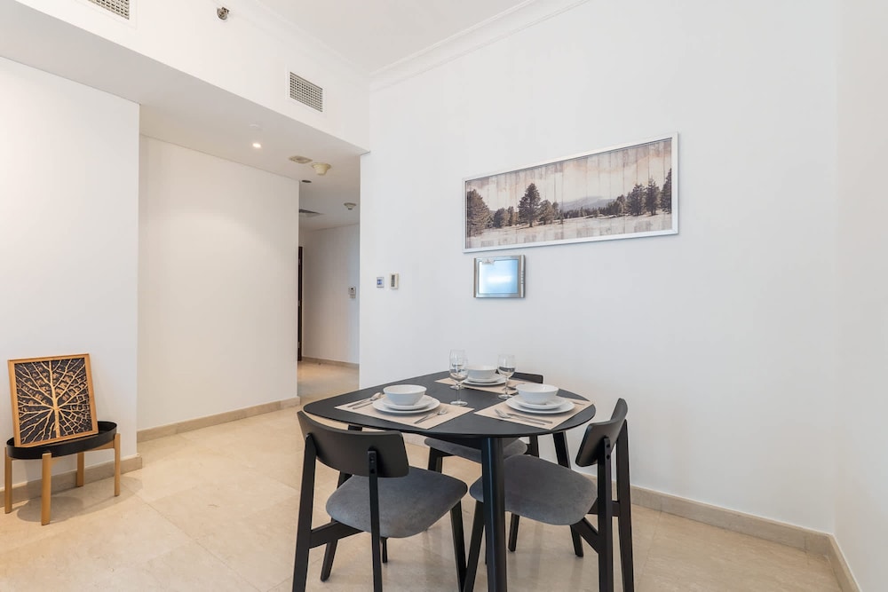 Exceptional and Stunning 1 Bedroom in Dubai Marina