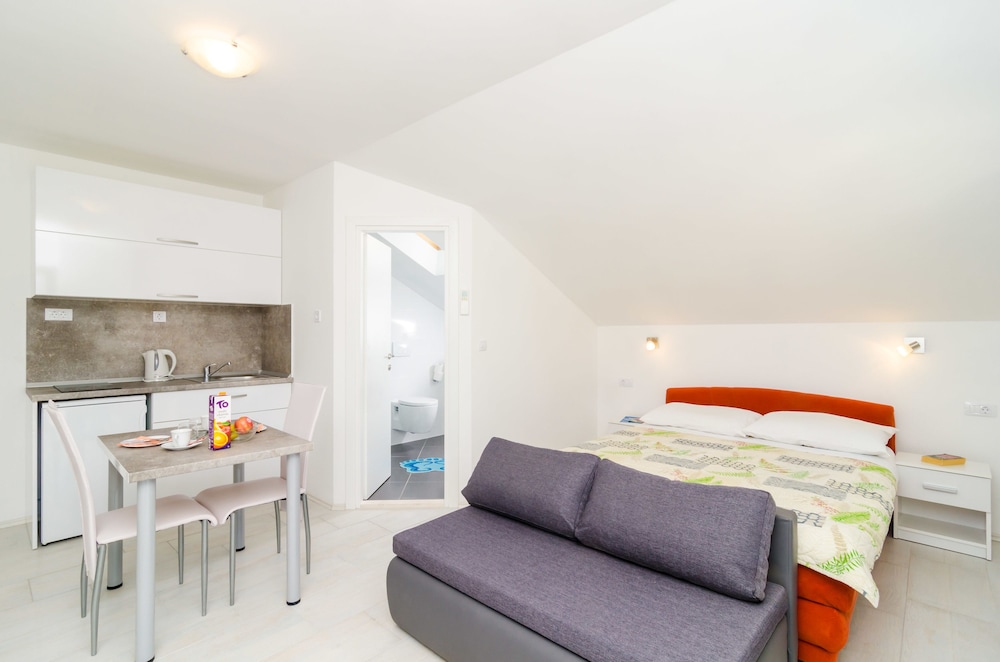 Cina Apartments