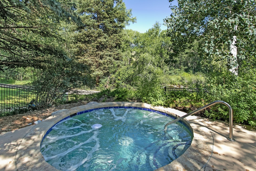 104 Lodge At Brookside 2 Bedroom Condo by RedAwning - Property Image 13