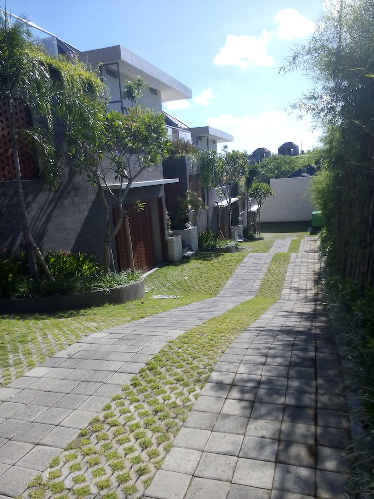 Royal Nyanyi Villa