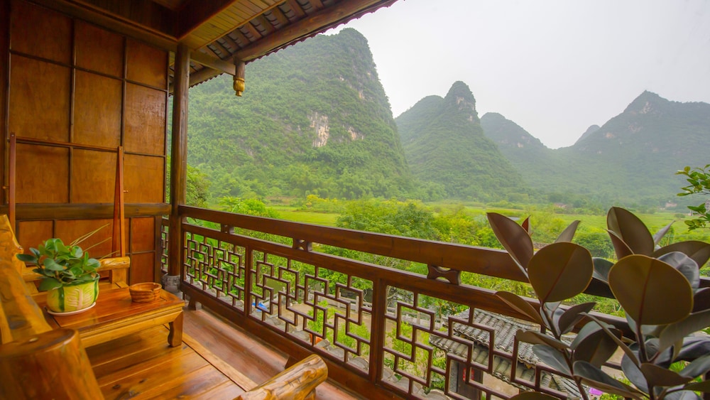 Yangshuo Scenic Mountain Retreat