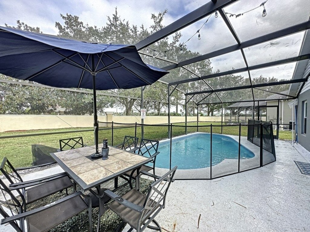 4 Bed/2 Bath Pool/spa Luxury Villa In A Resort 4 Bedroom Villa by RedAwning view 4